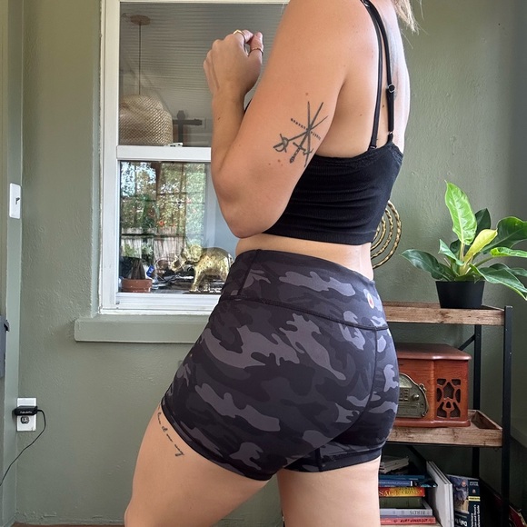 Black grey army camo shorts - livesore - crossfit - size medium - Picture 2 of 5